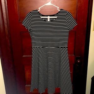 GIRLS BLACK AND WHITE STRIPED DRESS